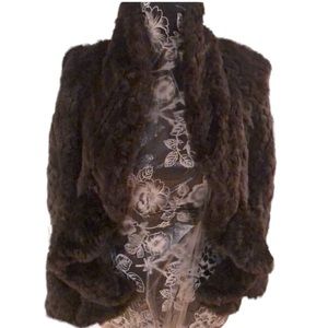 CLOTHES by REVUE medium brown knit faux fur vest with clasp closure